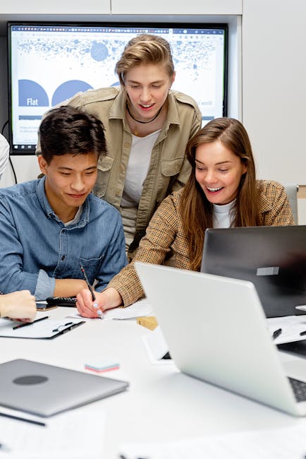 Teamarbeit an industriellen Kooperationsverträgen